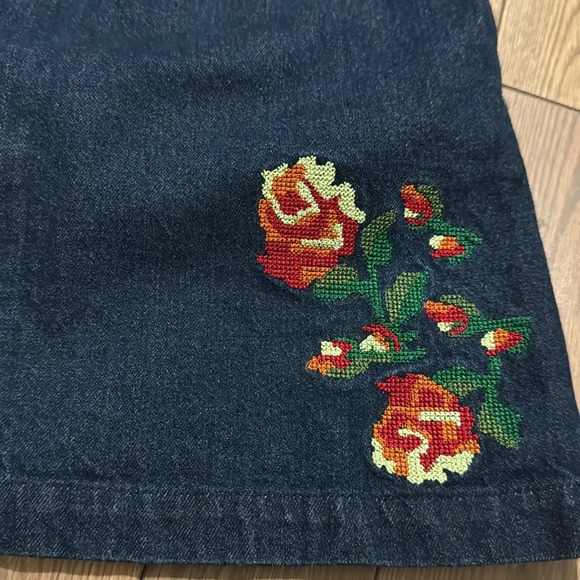 Very J Flower Embroidered Dark Wash Jean Mini Skirt Size Small. With Pockets. - Picture 7 of 7